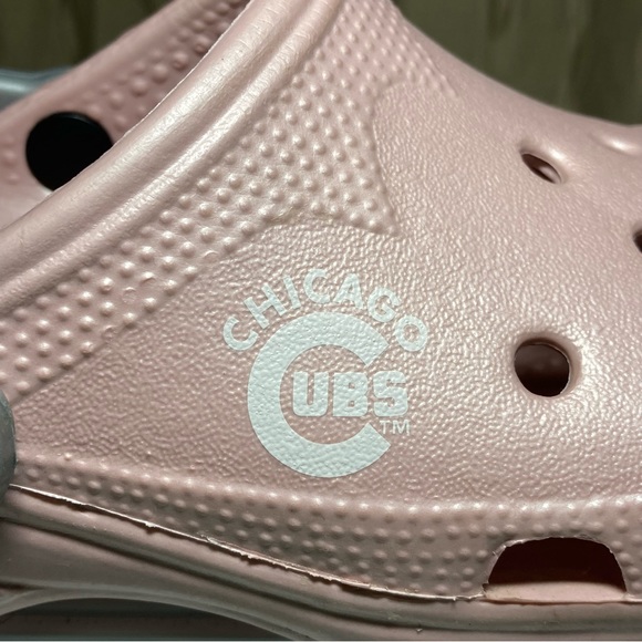 Crocs Chicago Cubs Pink Women's 4-5 XS Classic Clogs Pink Silver Unisex NWOT - Picture 13 of 15
